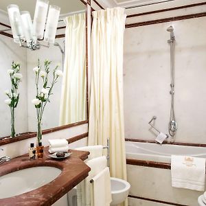 Camera grand deluxe con letto queen size